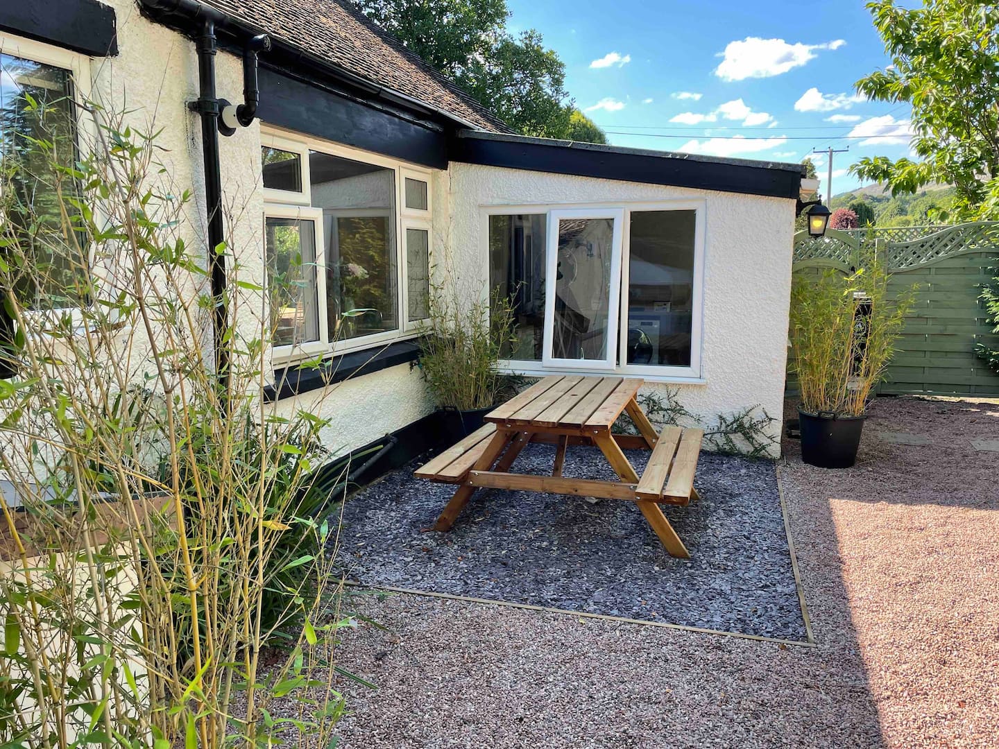 Spacious enclosed garden — great for kids, games and outdoor dining